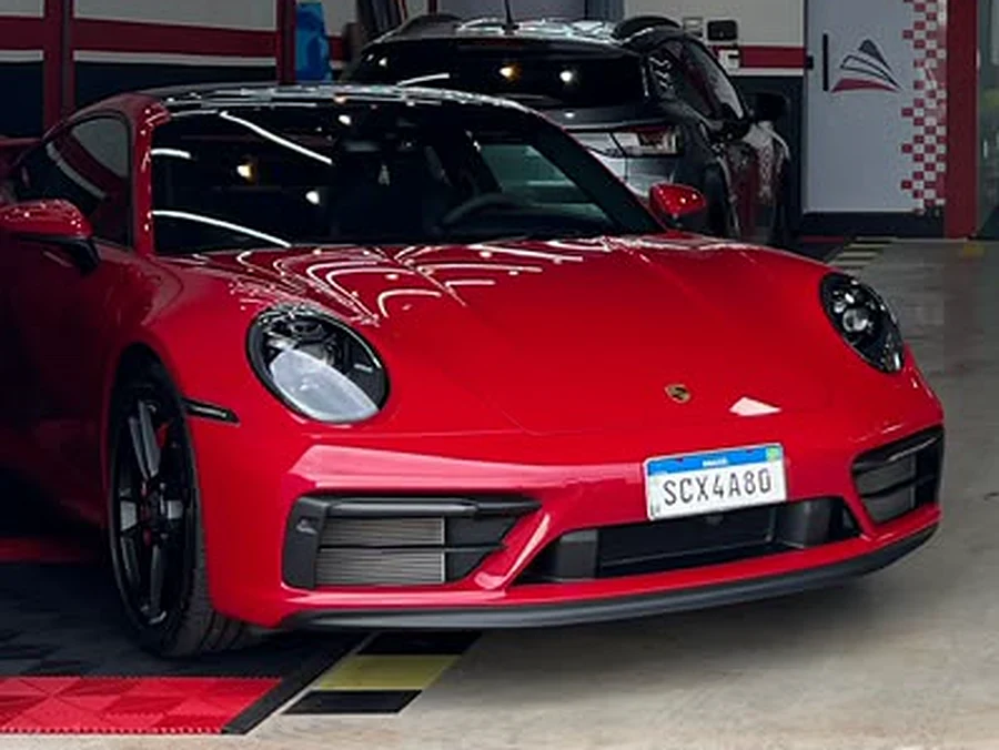 Porsche 911 vermelho finalizado no estúdio AUTOMIX